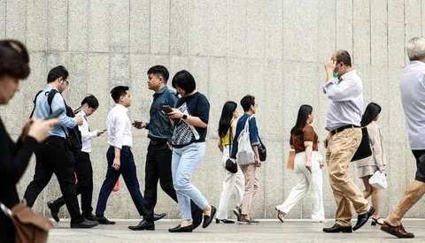 一项调查发现，越年轻的新加坡人，越向往提早退休。（联合早报）