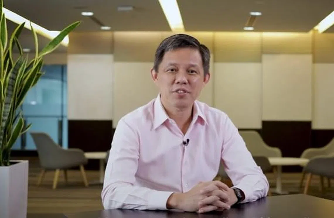 教育部长陈振声来了一场“有问必答”，与一众学生和网民互动交流。（陈振声面簿视频截图）