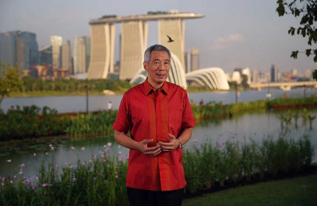  李显龙总理本月19日至31日请假，许文远和张志贤分别在19日至25日及26日至31日担任代总理。（新加坡通讯及新闻部） 