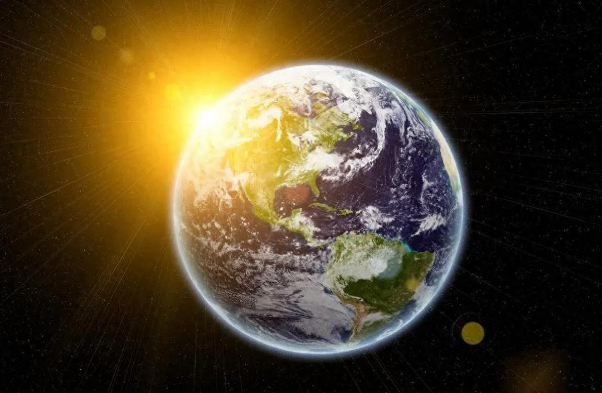 地球围绕太阳公转一圈需要超过365天。（互联网）
