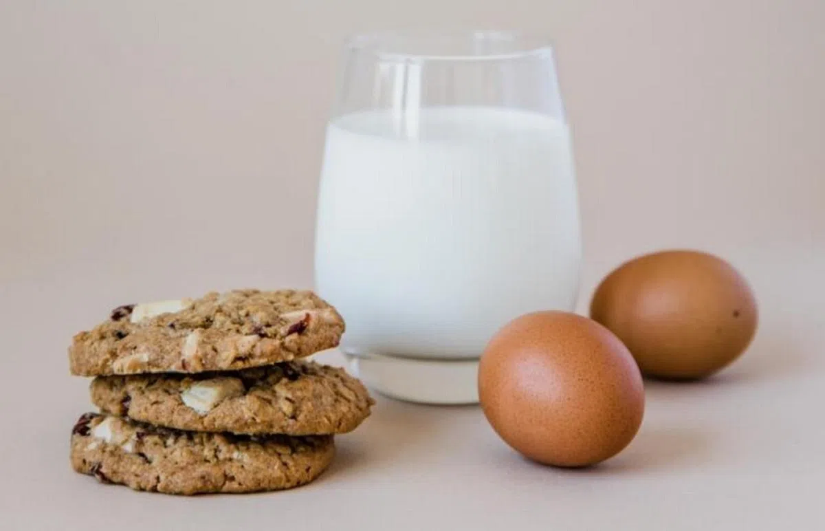 这些餐盘上常见的食材，也是最常见的食物过敏原。（海峡时报）