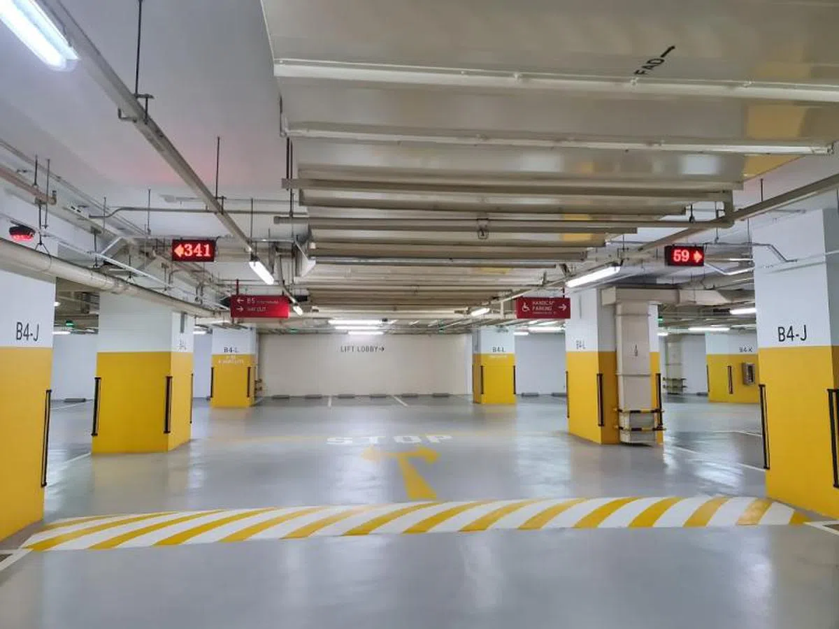 启汇城一的地下停车场。（谷歌截图）