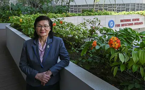 梁玉心教授将在6月30日卸下国家传染病中心主任职务。（海峡时报）