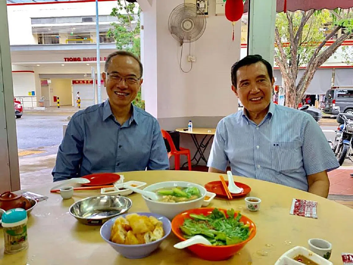 新加坡前外长杨荣文和台湾前总统马英九今早一起享用肉骨茶。（取自杨荣文面簿）