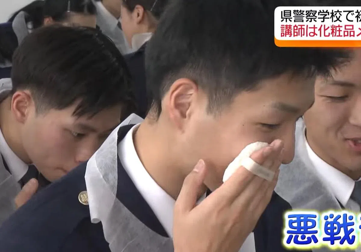 粉底打得好，化妆没烦恼。（视频截图）