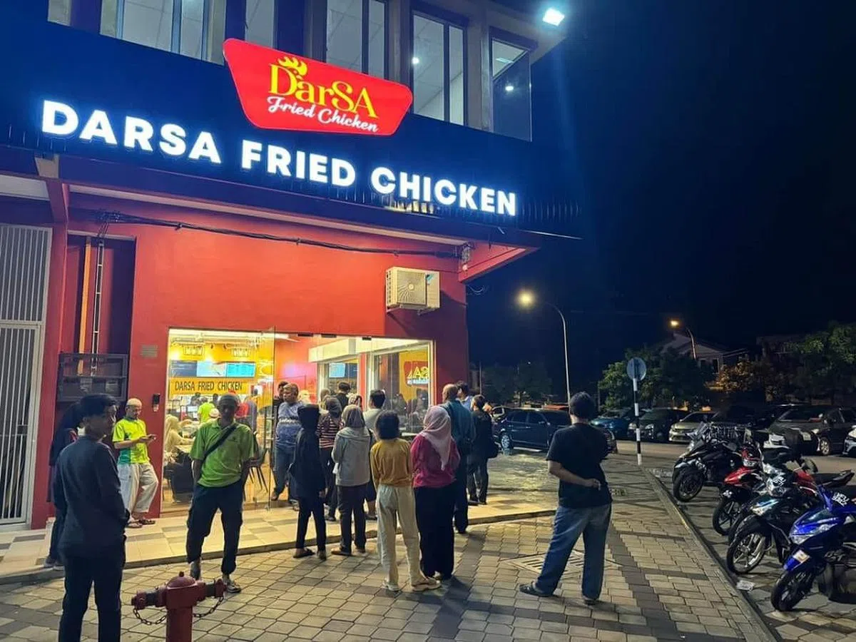 马国DFC炸鸡店以“100％回教土著企业”为卖点，要取代肯德基的地位。（取自DFC脸书）