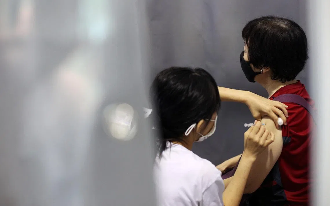 到了9月初，新加坡预计将有大约80％人口完成接种。这意味着新加坡将成为世界上冠病疫苗接种率最高的国家之一。（联合晚报）