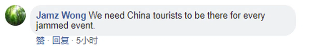  在每个堵车的场合，都需要一些中国的游客。 