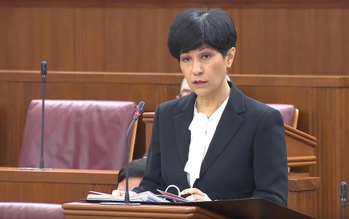  律政部兼财政部高级政务部长英兰妮本月8日在国会上提出放贷人（修正）法案二读。（gov.sg国会视频截图） 