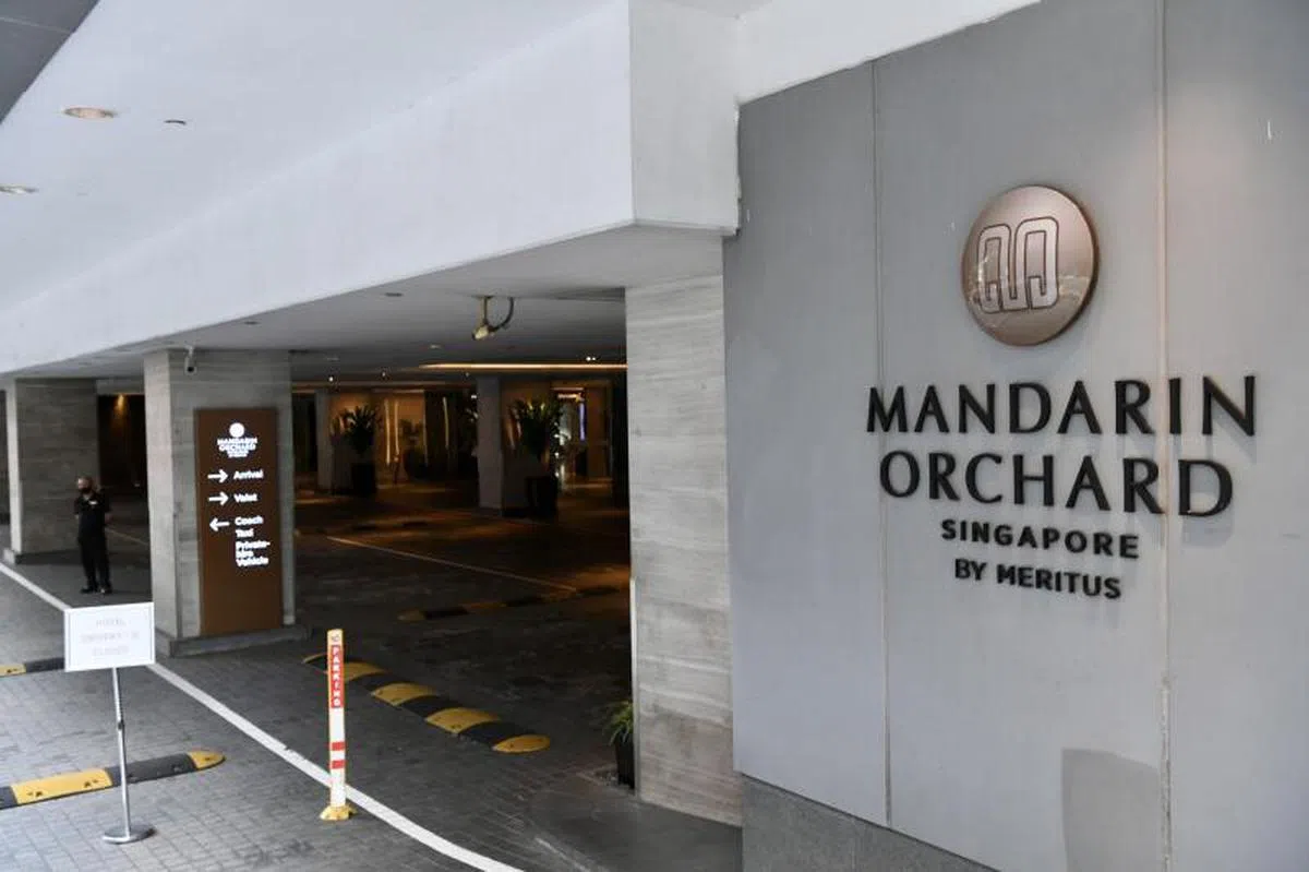  乌节文华酒店爆出多宗冠病确诊病例，目前被令暂时关闭。（海峡时报） 