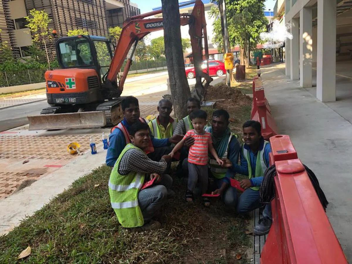  小小Jake来探班。（互联网） 