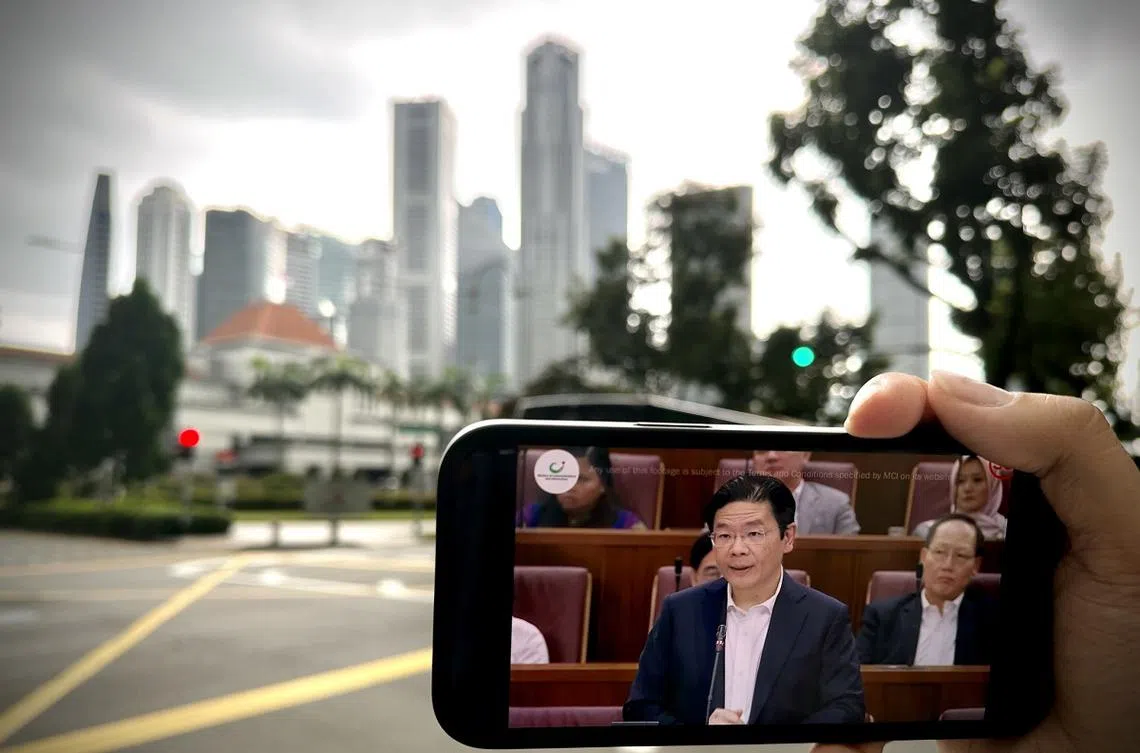 副总理兼财政部长黄循财今天（2月14日）在国会大厦宣读预算案声明。（李显龙总理脸书）