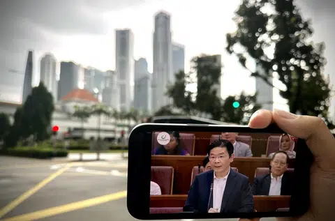 副总理兼财政部长黄循财今天（2月14日）在国会大厦宣读预算案声明。（李显龙总理脸书）