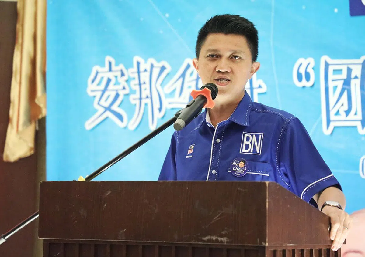  马华青年团总团长张盛闻于5月2日出席“安邦华社团结势更强”交流晚宴，为国阵（马华）安邦国会议席候选人助选。（互联网） 