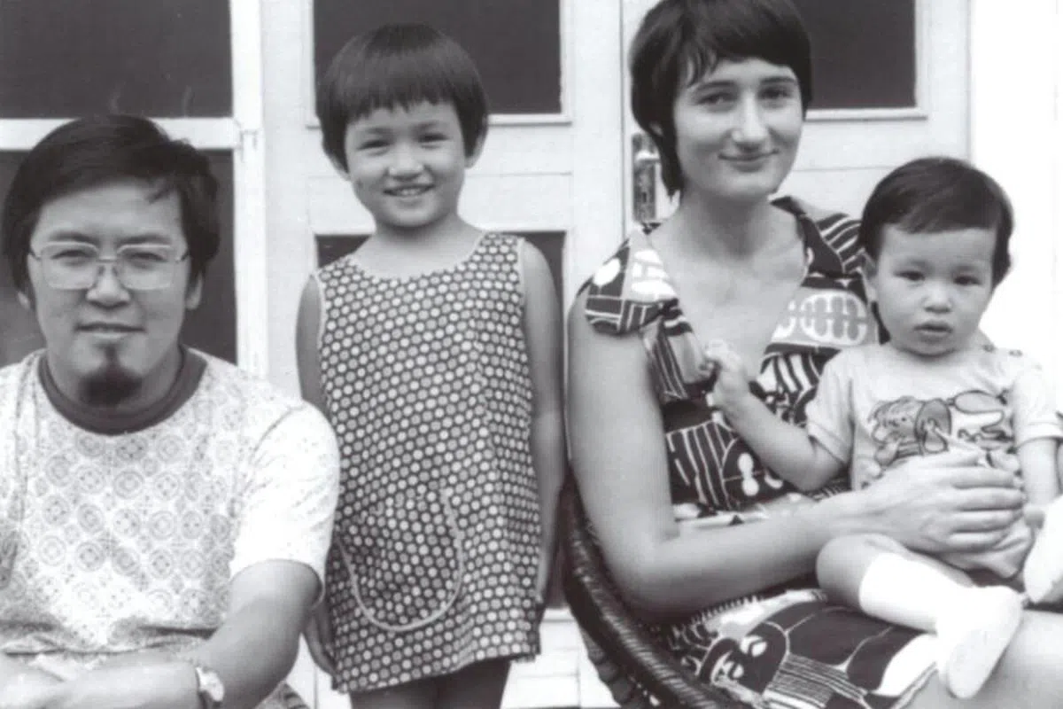 黄英贤1972年和家人的合照。（澳大利亚广播公司）