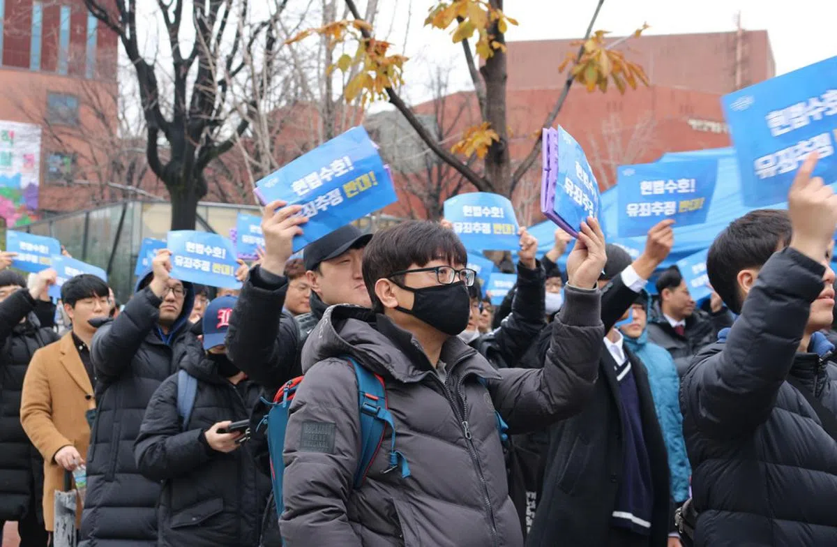 韩国反女权主义运动主张“守护父权体制”。（韩国中央日报）