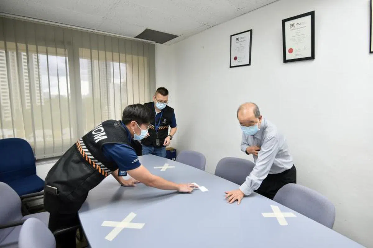 针对本地工作场所是否遵守防疫规定，人力部至今一共进行了近4万5000次突击检查。（人力部）