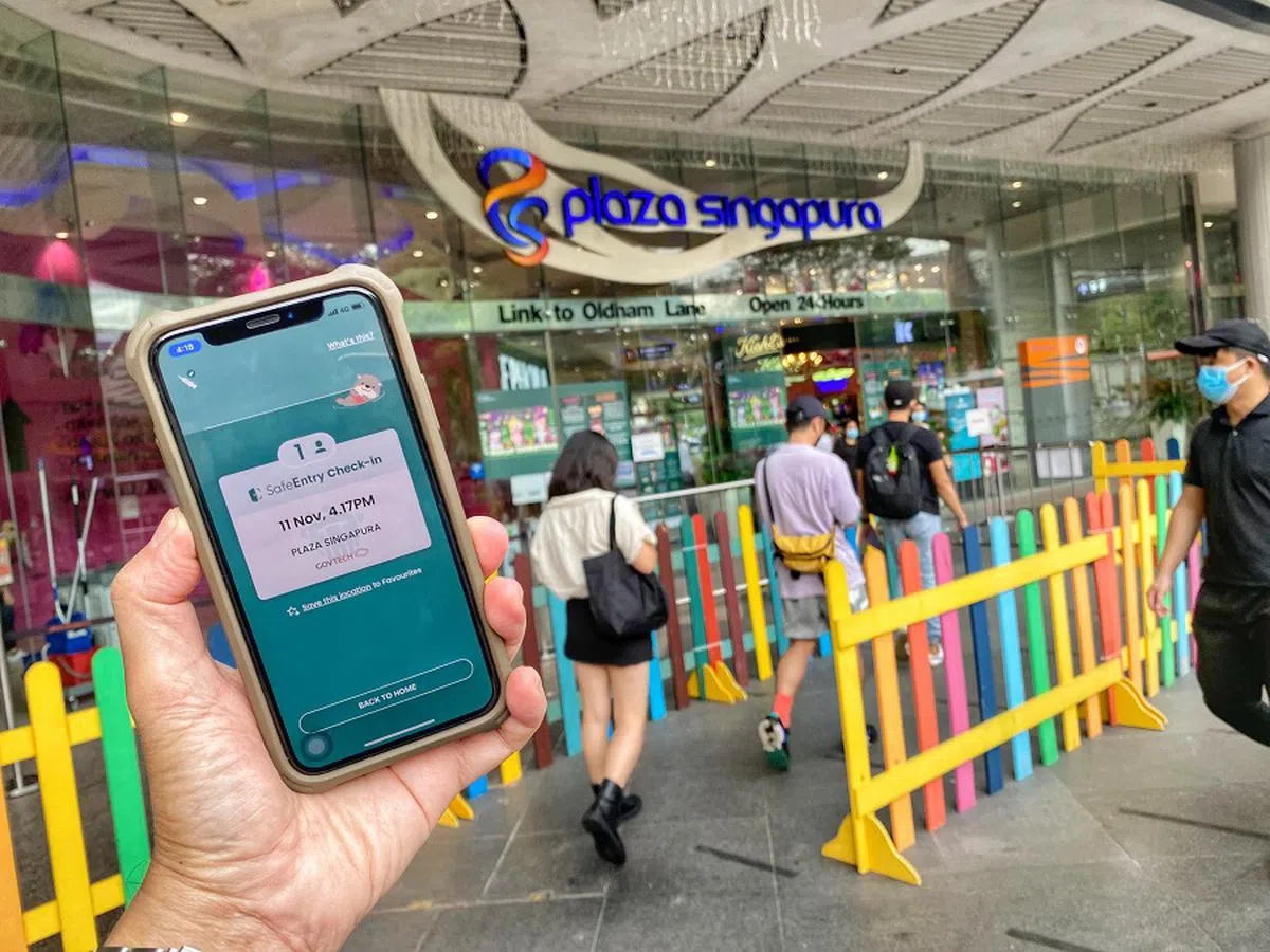 公众和企业可以卸载合力追踪应用，但该应用仍会留在苹果App Store和谷歌Play Store等平台上，以备不时之需。（海峡时报）