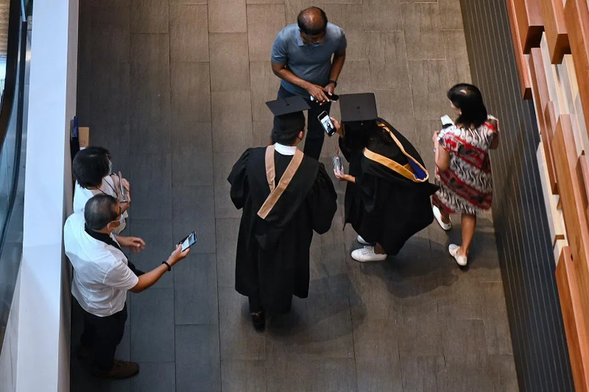 崇尚自由的Z世代，对朝九晚五工作的兴趣递减？（海峡时报）