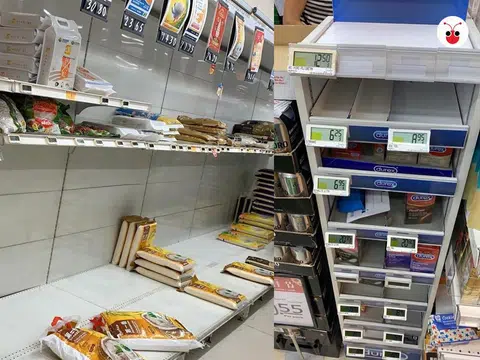 2月7日傍晚6时开始，本地超市的食品区、日用品区架子都被清扫一空。有蚁粉发照片爆料说，其实还有一个不太起眼的架子也是众人抢购的目标：保险套。（红蚂蚁制图）