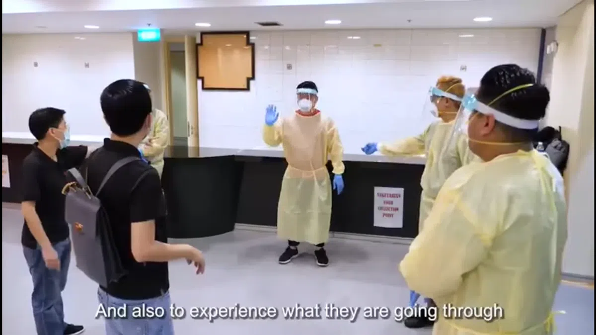  领取三餐的集合点。（视频截图） 