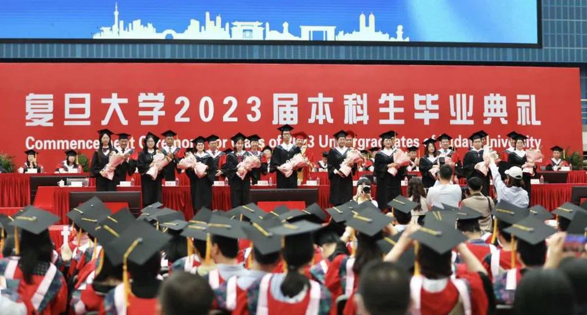 上海调查显示，自承慢就业的应届大学毕业生比例有所增加。（路透社）
