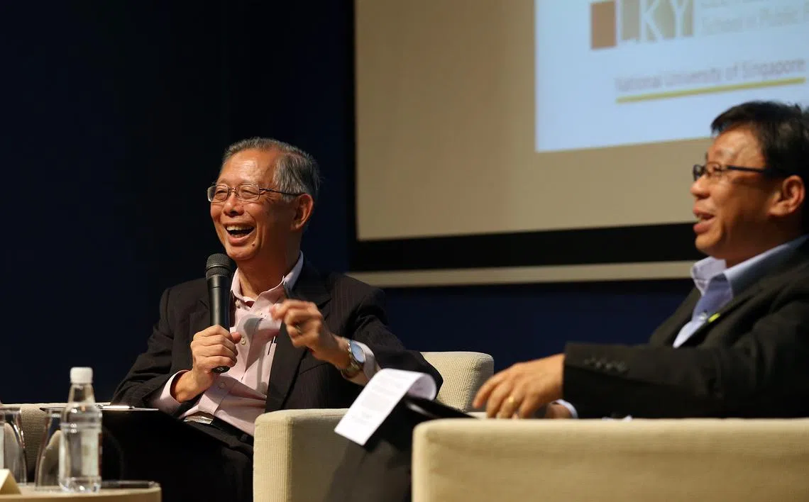 前公务员首长林祥源（左）认为，建立一个人人相互关怀与帮忙的优雅社会，将是新加坡持续取得成功的要素之一。（海峡时报）