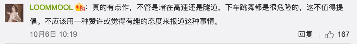  草原区内最多人打卡的“孤树”。 