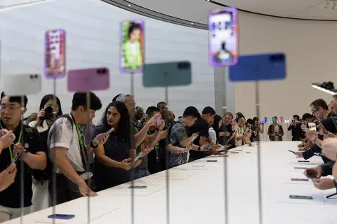 苹果最新款的iPhone 16系列手机即将上市。（路透社）