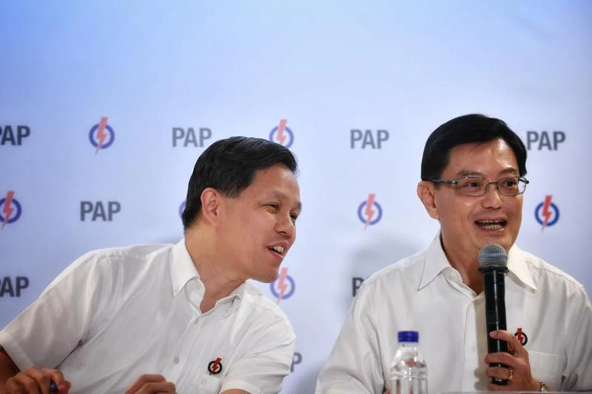  第四代领导班子确定是由“王陈配”领头。两人都走一条“莱佛士书院、莱初、剑桥大学”的求学之路，是相差八岁的学长学弟。（海峡时报） 