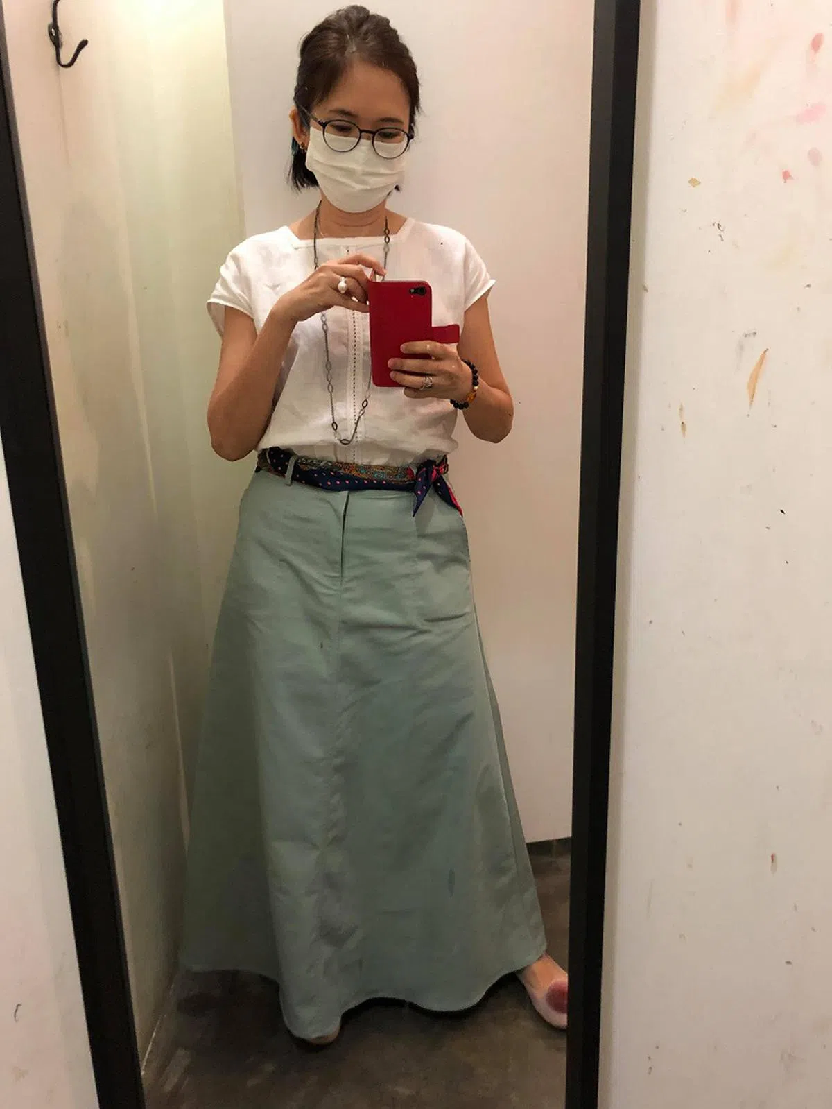  员工专属区的个人化妆间，让我们见客人全整装待发。（卢丽珊摄） 