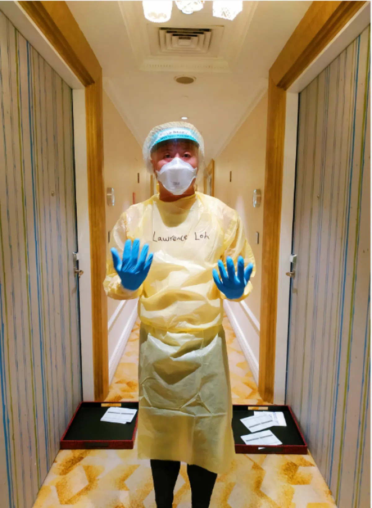 Lawrence说，最难适应的事情是整天都得穿着全套个人防护装备，以及戴着N95口罩，让他感到闷热和呼吸困难。也因为这样，他更尊重医护人员了。（Lawrence Loh）