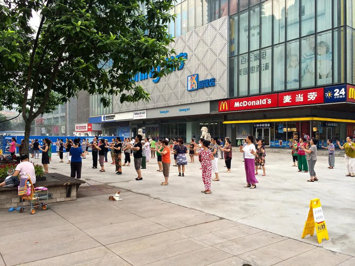  新加坡老人会向往中国老人家有空跳广场舞吗？（互联网） 