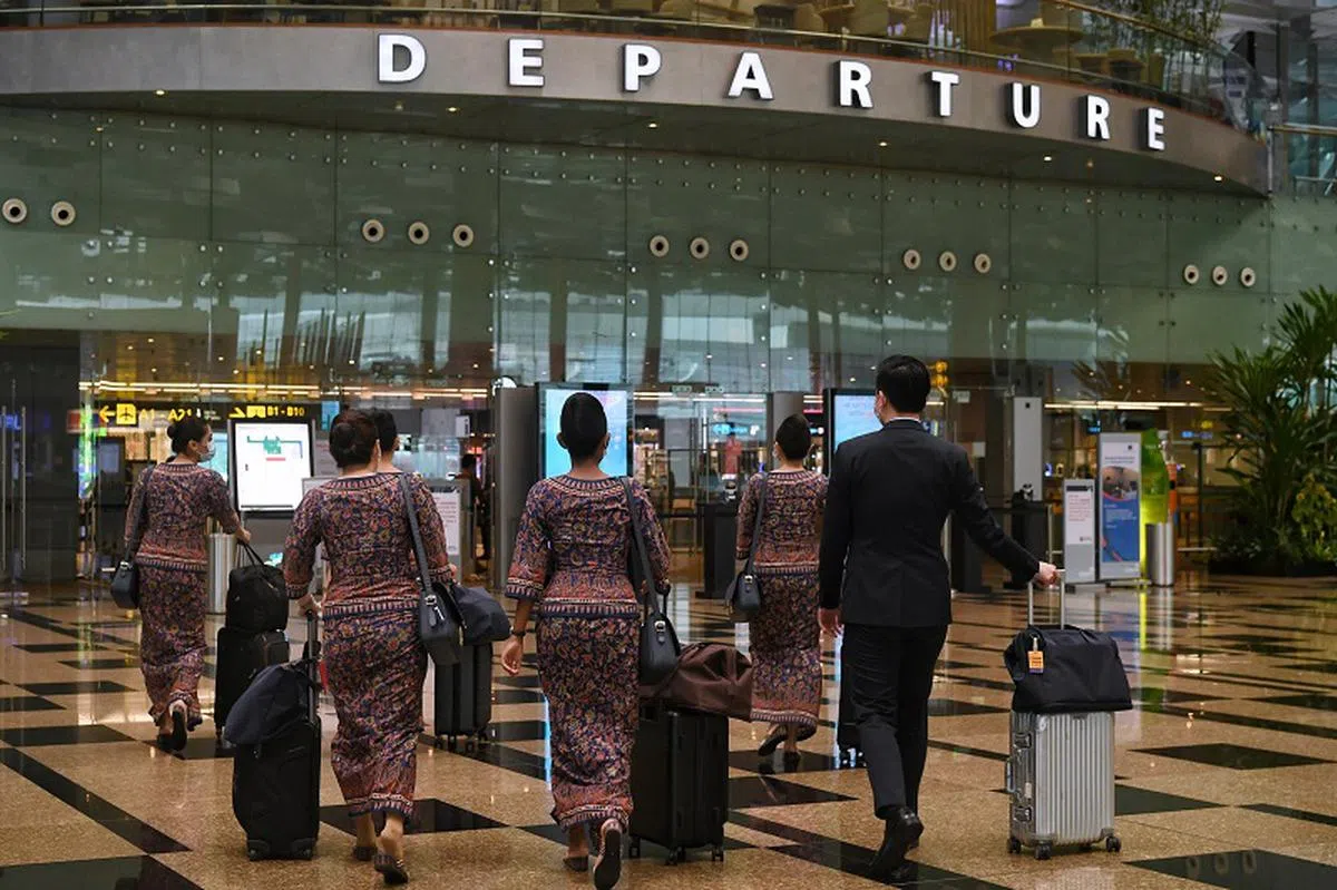 新加坡与冠病“共存”了多个月后，新加坡航空公司2月9日在面簿专页发布招聘机组人员的启事。这是新航两年来首次招聘，以应对接下来的人力需求。（海峡时报）