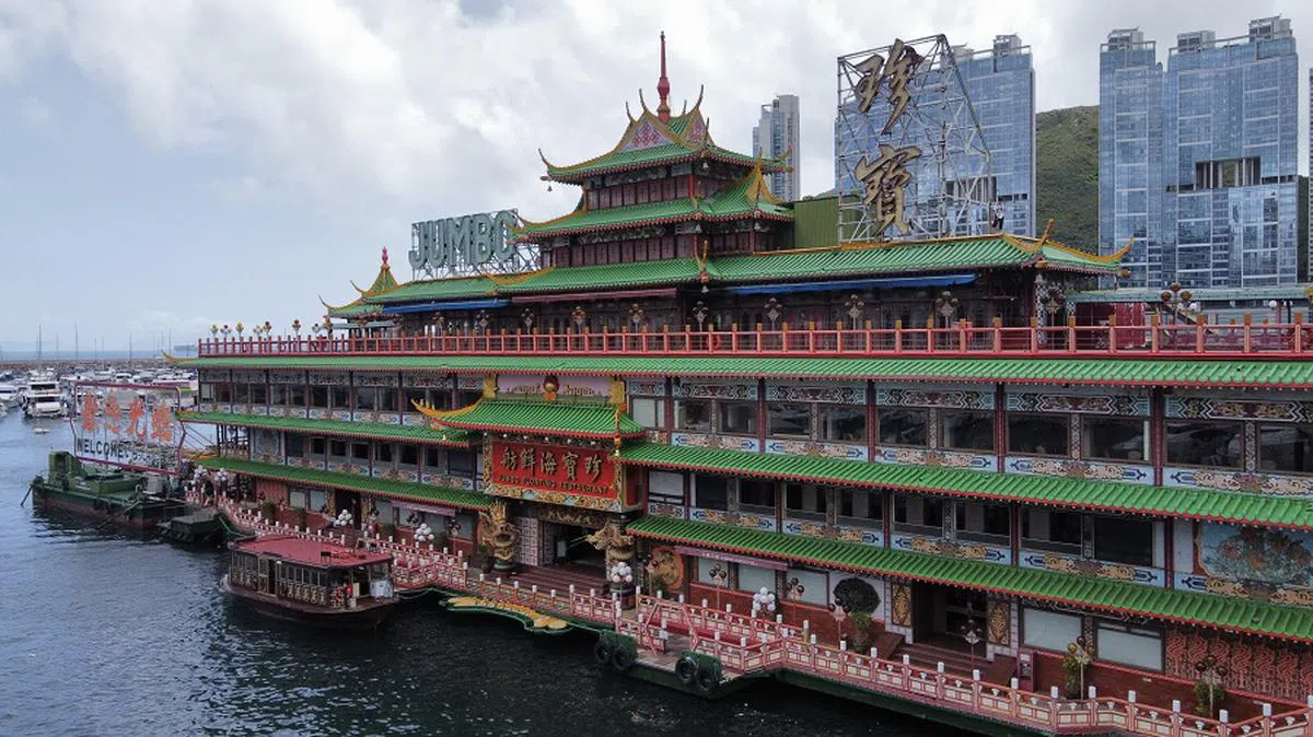 曾辉煌一时的珍宝海鲜舫已熄灯两年。（中通社）