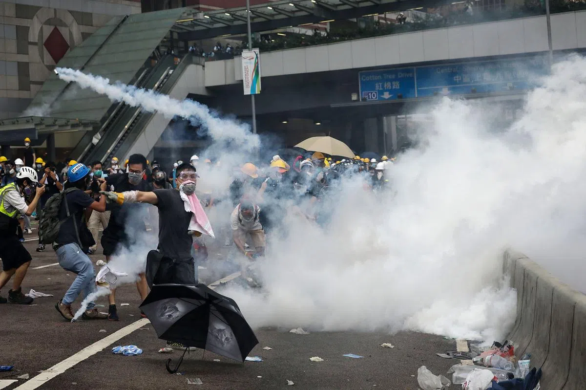  反送中示威爆发后，警方和示威者多次发生严重冲突。（南华早报） 