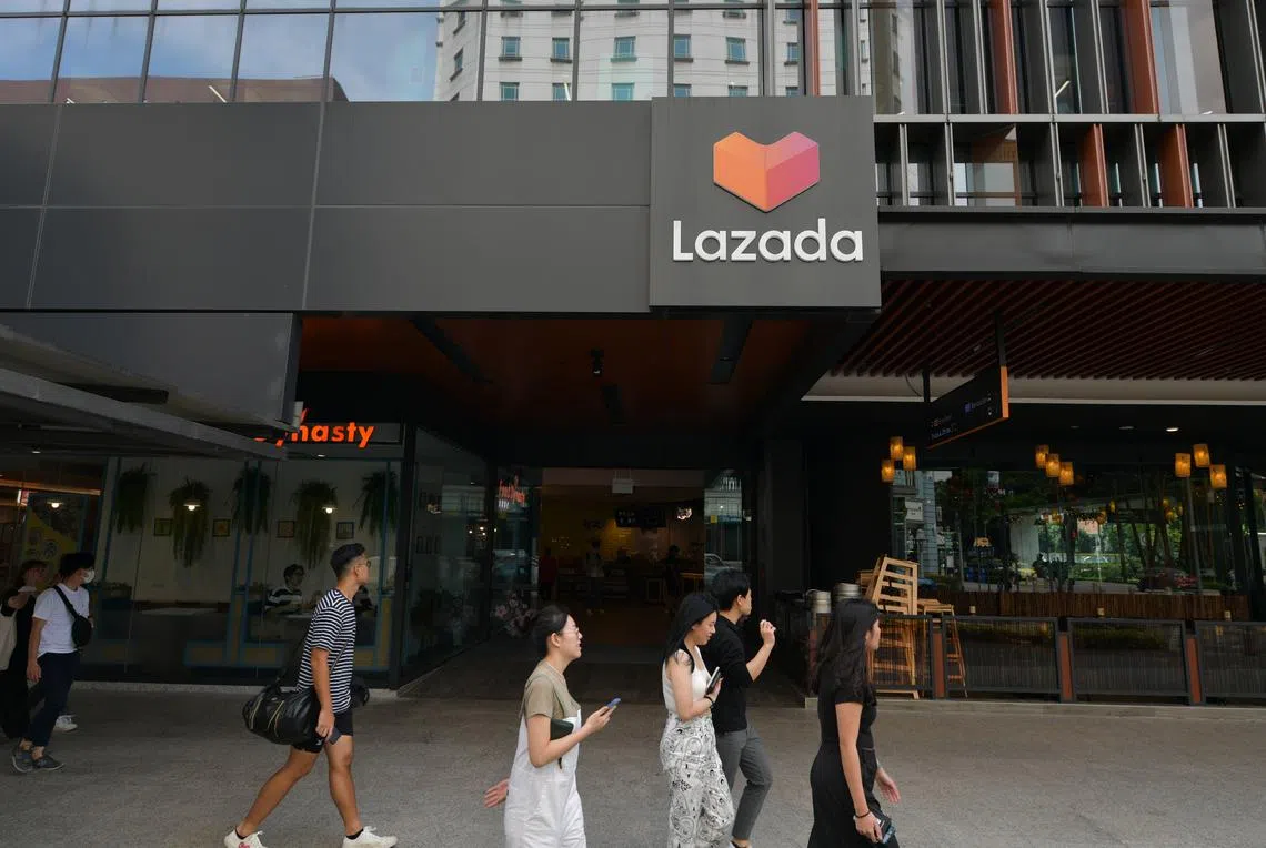 Lazada新加坡分部因裁员手法粗糙，引发巨大争议。（海峡时报）
