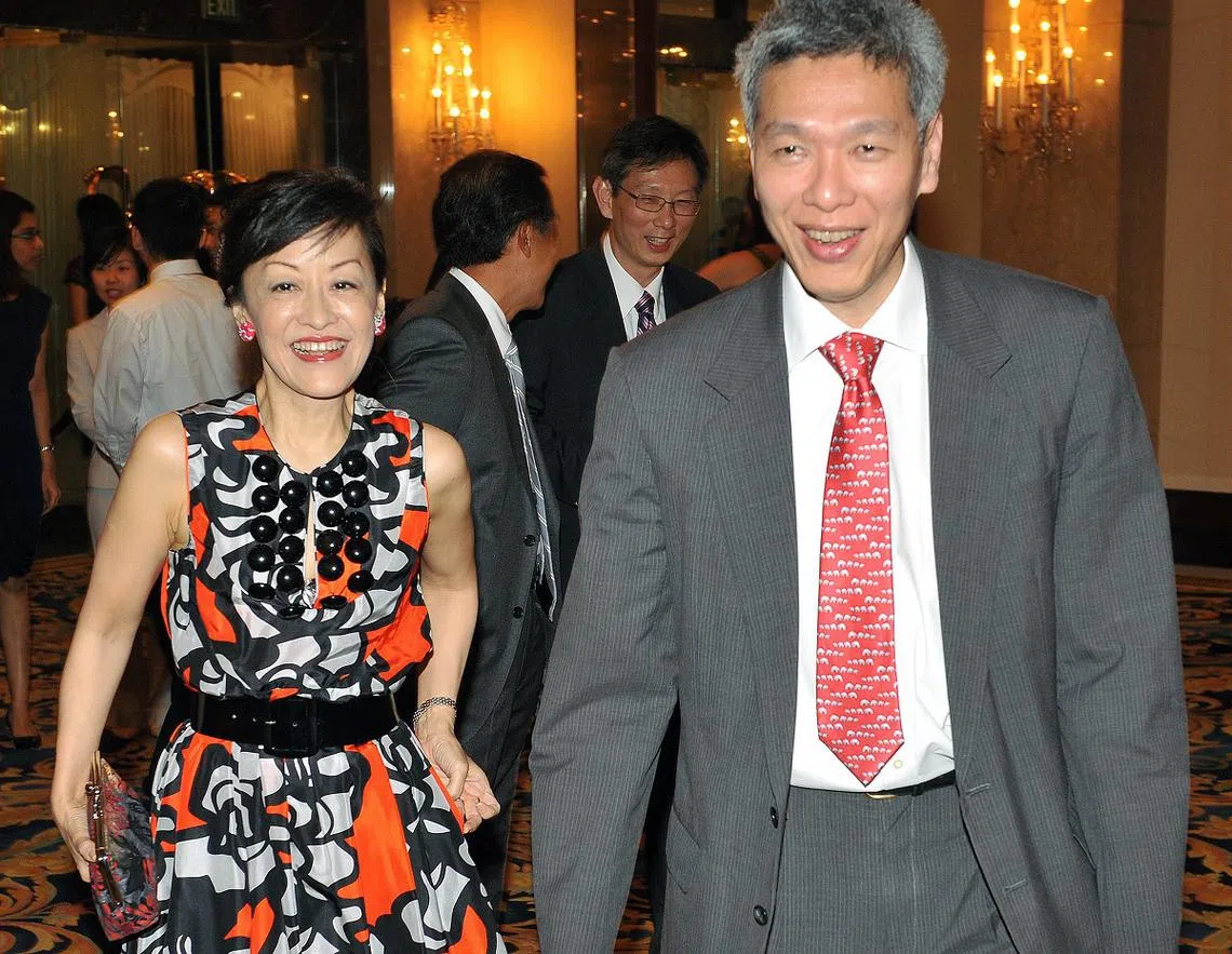 李光耀二公子李显扬（右）与夫人林学芬2009年在香格里拉酒店出席一个企业晚宴时摄。（商业时报）