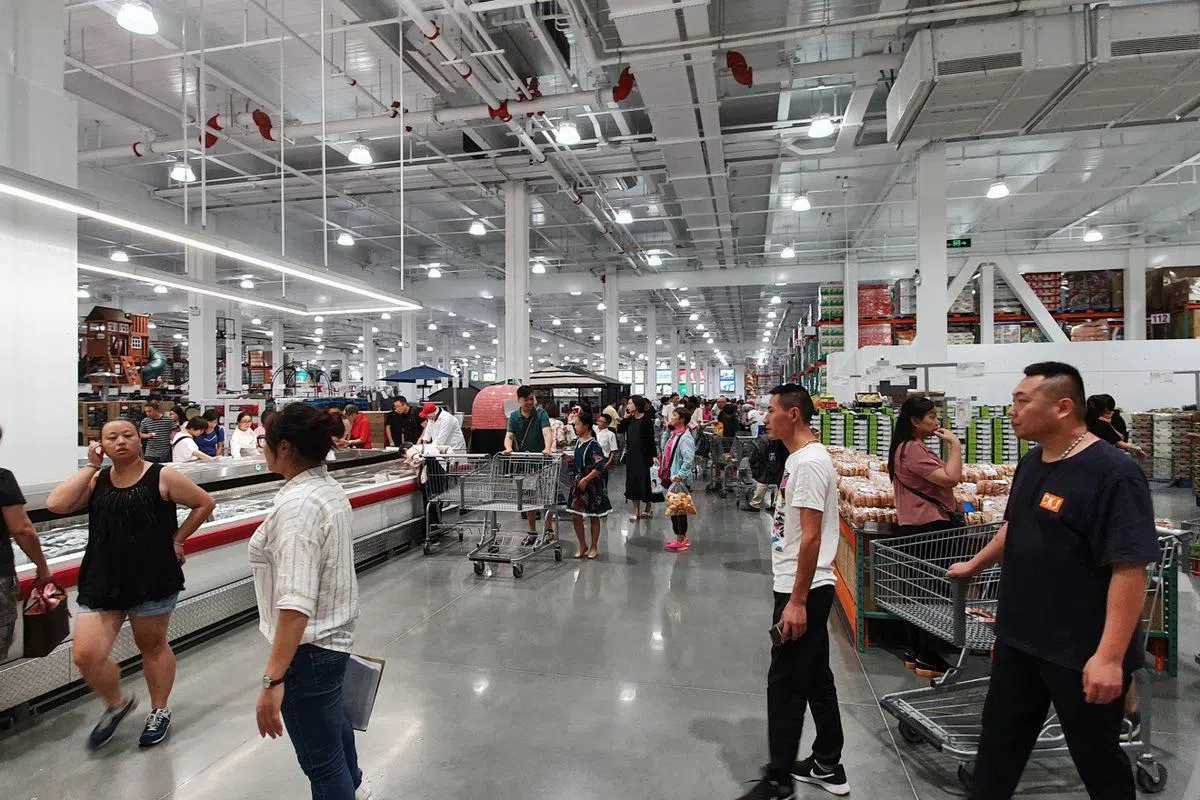  超市内的人群明显少了非常多。（Goldthread） 