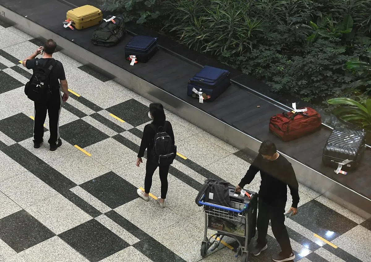 完成疫苗接种者今后搭飞机或乘船到我国时，出发前无须再做任何冠病检测。（海峡时报）