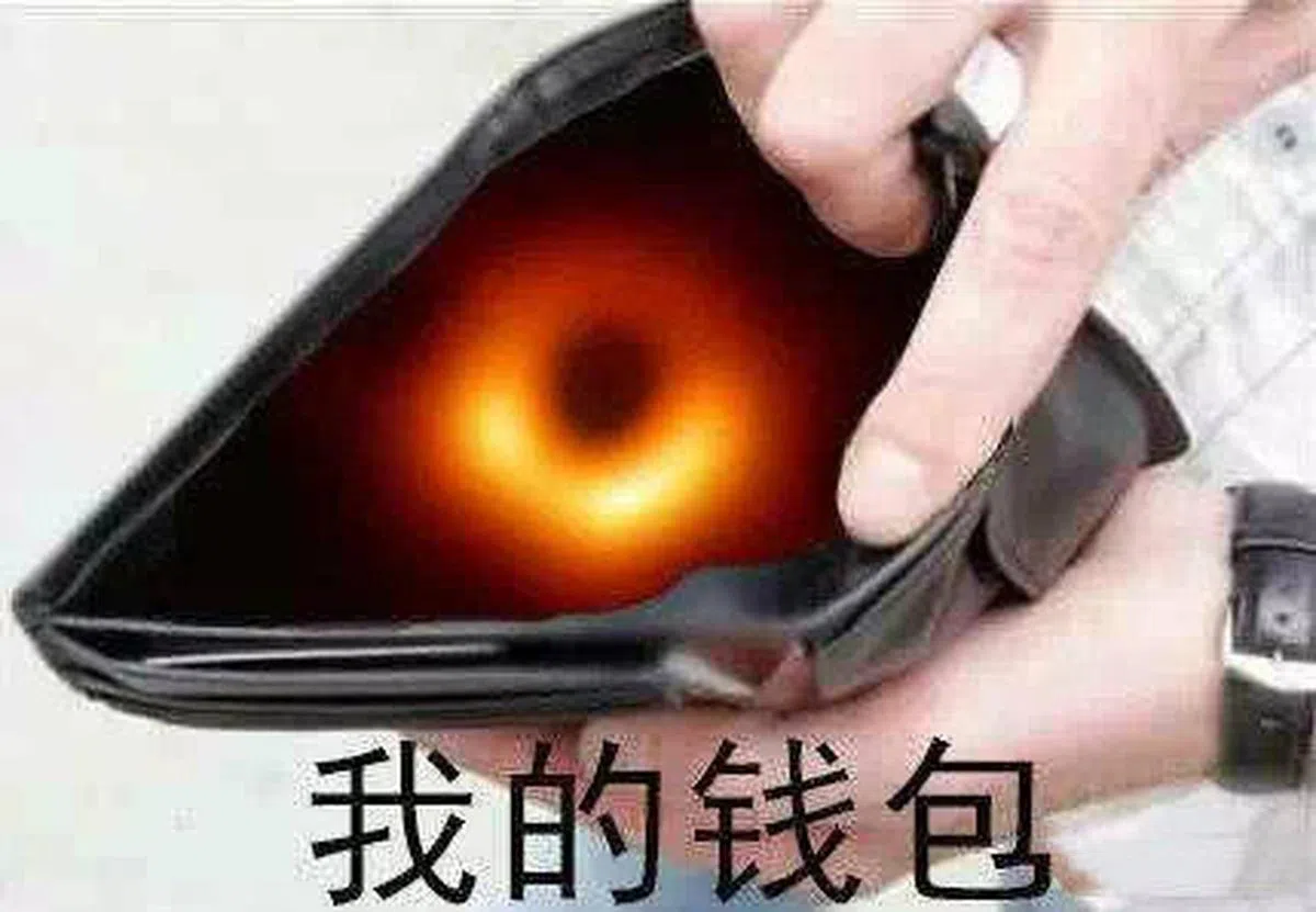  前面说过，黑洞什么都可以吸......红蚂蚁看到这种不争气地掉下了眼泪，自己的钱包仿佛黑洞，多少钱放进去都会瞬间消失得无影无踪。 