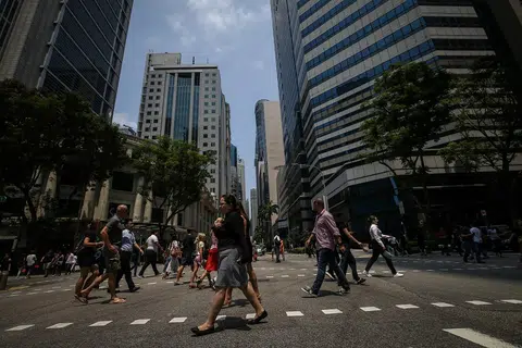 中央商业区珊顿道上的午餐人群。（联合早报）