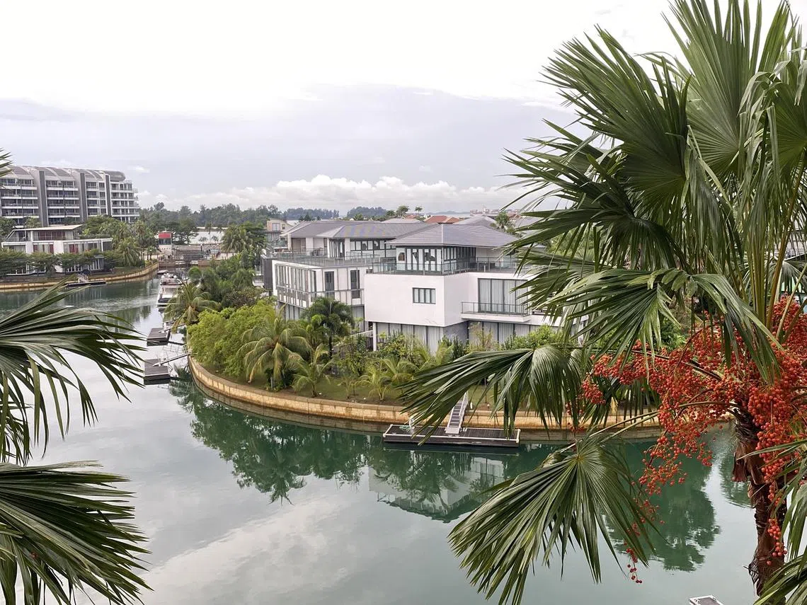 圣淘沙岛上升涛湾的有地私宅多数都是豪华洋房。（红蚂蚁摄）