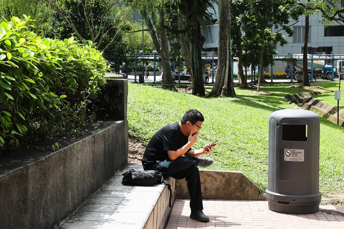 环境局宣布扩大乌节路禁烟区范围，涵盖索美塞地铁站的其中一个出口处。（联合早报）