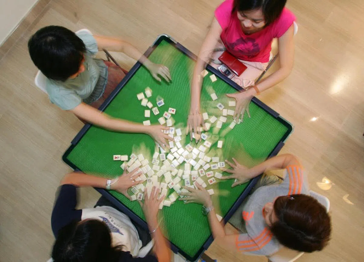  新年期间串门，亲戚朋友总会聚在一起打麻将。（新明日报） 