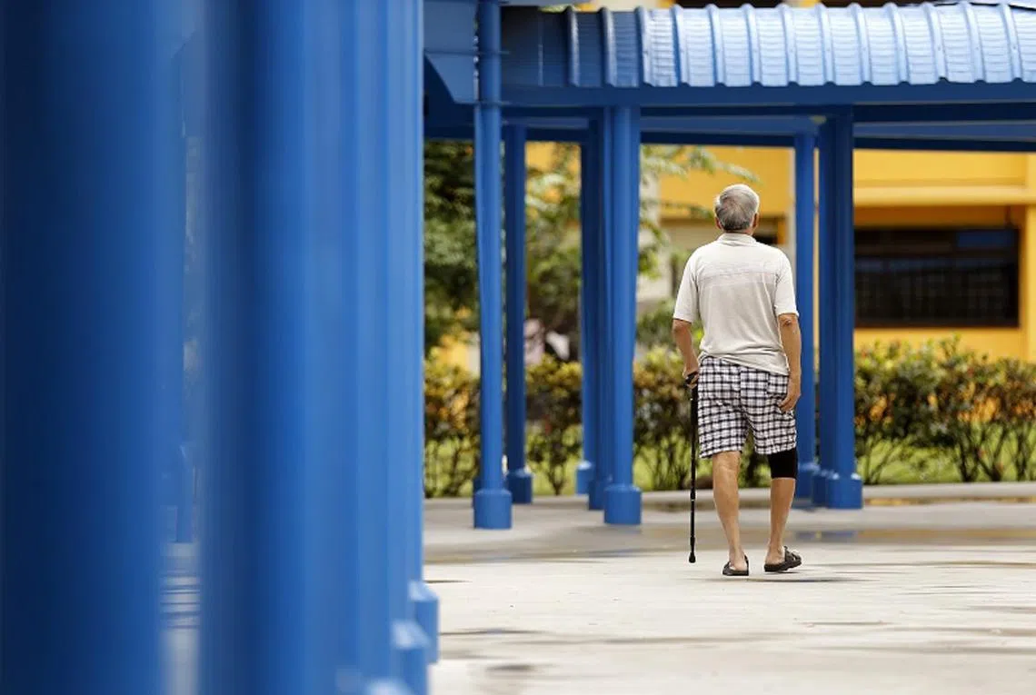 国会议员李美花在面簿上分享不孝子个案：把房子转到孩子名下之后，父母被扫地出门。（商业时报）