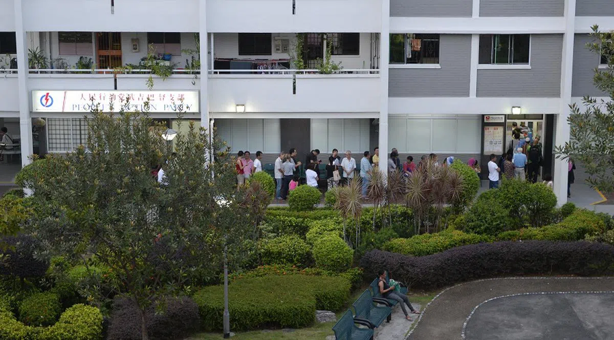 新加坡国会议员一般会定期接见选民，为他们解决生活上的大小问题，或者聆听他们的反馈。图为武吉巴督人民行动党支部。（海峡时报档案照）