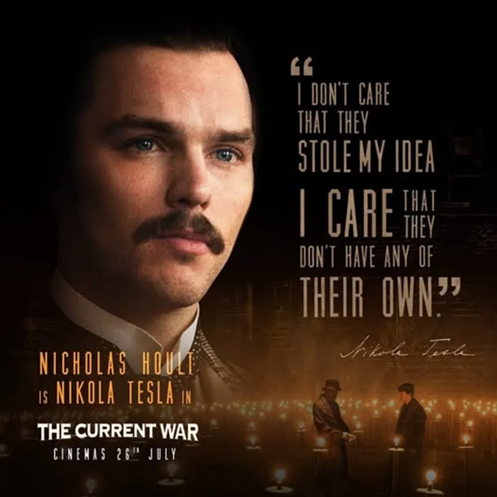 英国演员尼克拉斯·霍特（Nicholas Hoult）在《电流战争》中，扮演尼古拉·特斯拉。