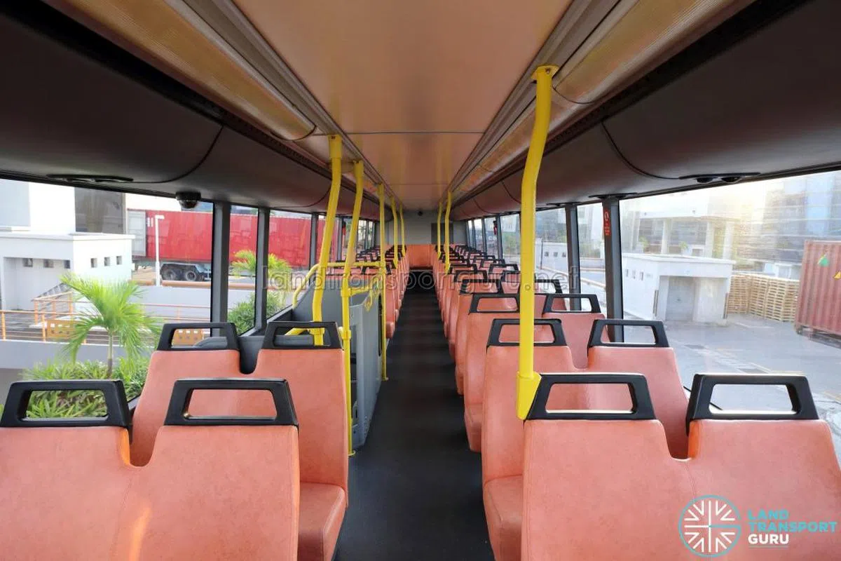  巴士上层的内部。（landtransportguru.net） 