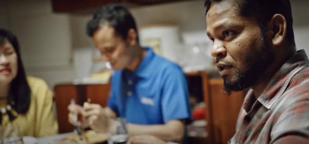  外籍劳工中心义工发起的邀请客工一同用餐“Come Makan With Me”的活动。（截自视频） 